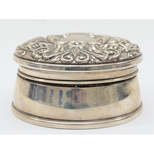 44 - An Elizabeth II silver trinket box with lined interior and embossed decoration to the lid, Birmingha... 