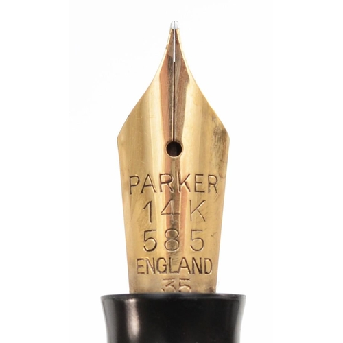 82 - Parker, a Duofold fountain pen with 14kt gold nib, 13cm.