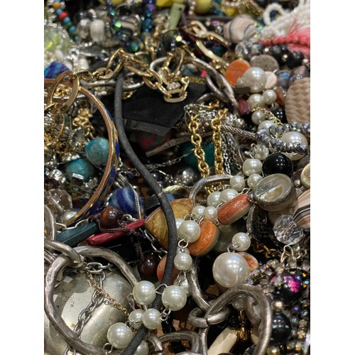 125 - Approximately 10KG of costume jewellery