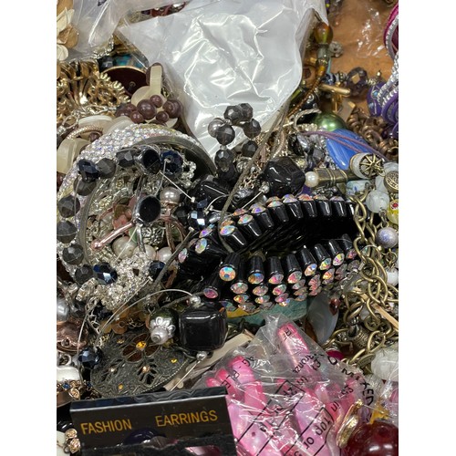 131 - Approximately 10KG of costume jewellery