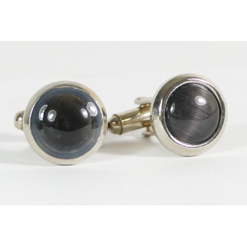 137 - A collection of modern cufflinks, 785gm.