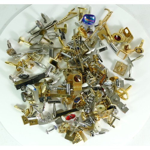 139 - A collection of accessories to include tie pins, cufflinks and tie slides, 750gm.