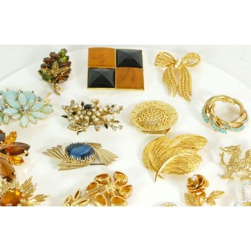 146 - A group of vintage gold plated brooches to include glass set examples, 383gm.