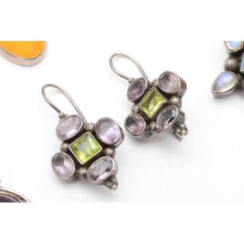 227 - A group of silver gem set drop earrings to include peridot and moonstone examples, 42gm