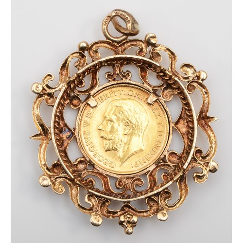 300 - A George V 1914 half sovereign loose mounted in a 9ct gold pendent with scrolling decoration, 14gm