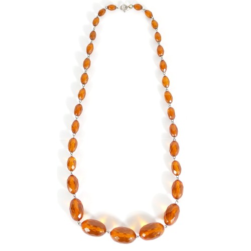 304 - A sterling silver and faceted amber Bakelite graduated bead necklace, 24 - 8mm beads, 53cm, 31gm