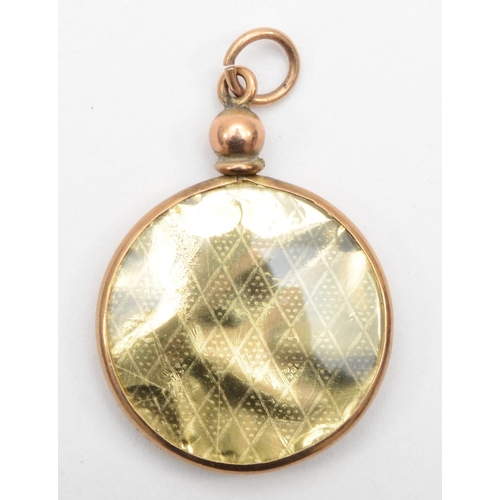 307 - A 9ct gold framed photo locket, 2.5cm, 3gm.