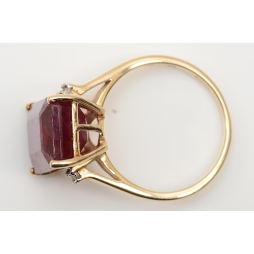 346 - A 9ct gold glass filled ruby cocktail ring, size O-P, 5gm.