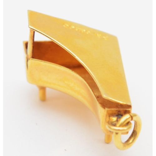 365 - A 9ct gold grand piano charm, 2cm, 1.4gm.