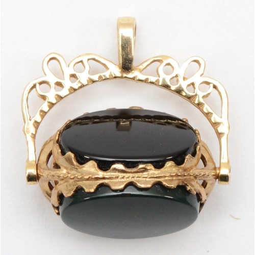 367 - A 9ct gold onyx, bloodstone and carnelian swivel fob, 2cm, 4.1gm.