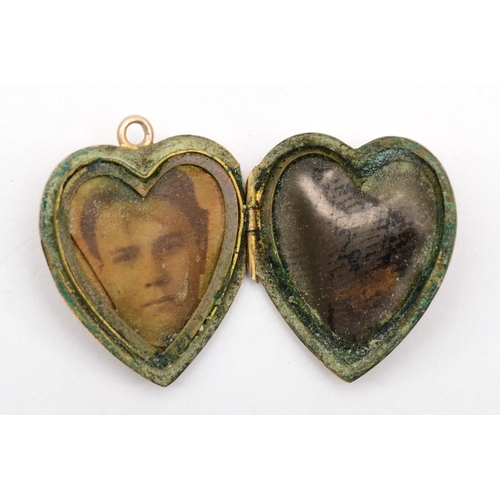 376 - A Victorian 9ct fronted heart shaped locket, 2.5 x 2cm.