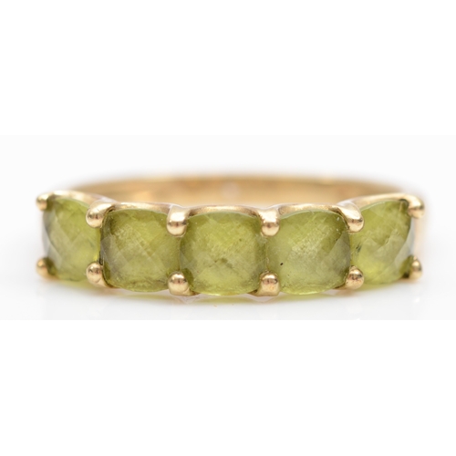 522 - A 9ct gold and five green gemstone ring, L, 2gm