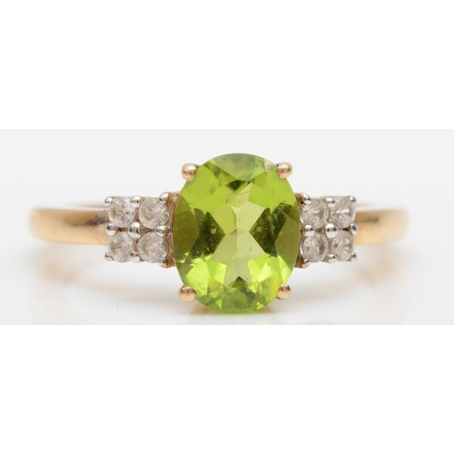 528 - A 9ct gold peridot and white gemstone dress ring, P 1/2