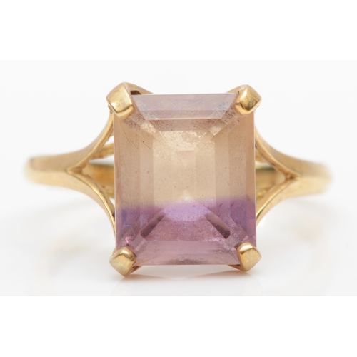 541 - A 9ct gold and ametrine single stone ring, P, 3gm