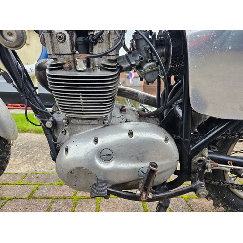 554 - 1960 BSA B25SS, 250cc. Registration number AOA 183A. Frame number painted over. Engine number BE0599... 