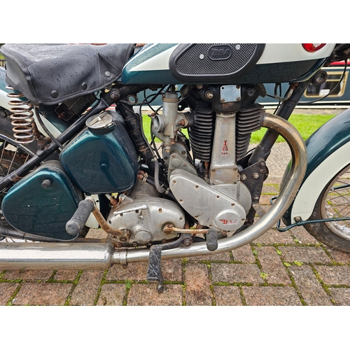 567 - 1960 BSA M33, 499cc. Registration number 971 UXS (non transferrable). Frame number BM20S 12131. Engi... 