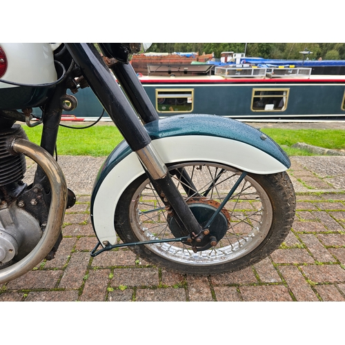 567 - 1960 BSA M33, 499cc. Registration number 971 UXS (non transferrable). Frame number BM20S 12131. Engi... 