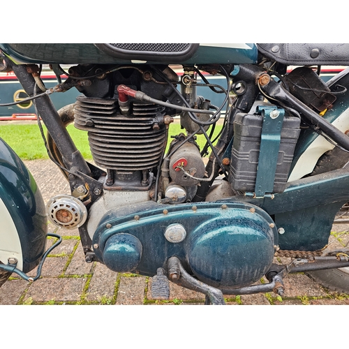 567 - 1960 BSA M33, 499cc. Registration number 971 UXS (non transferrable). Frame number BM20S 12131. Engi... 