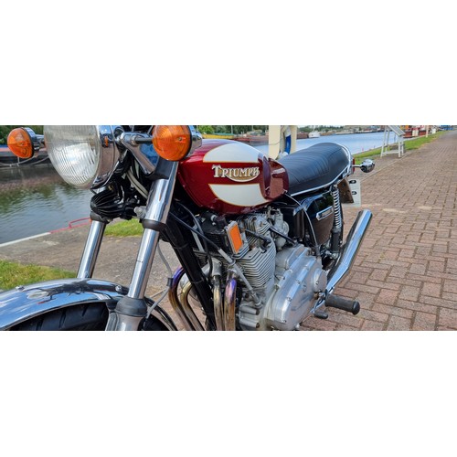 570 - 1976 Triumph T160V Trident, 736cc. Registration number OFO 413R. Frame number EK03925. Engine number... 