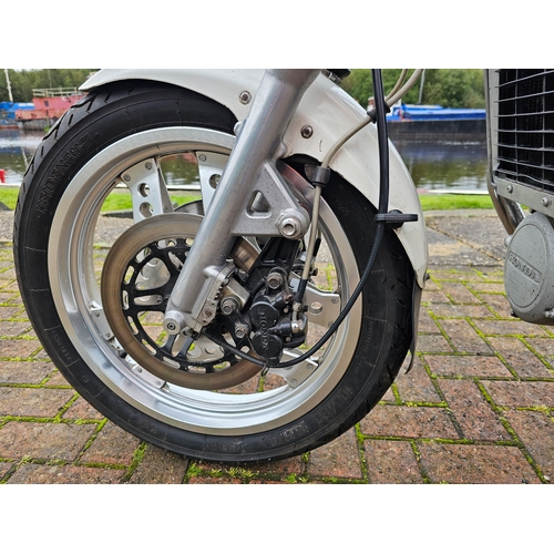 583 - 1993 Honda GL400E, 398cc. Registration number FGK 799X. Frame number NC08 1000994. Engine number GL4... 