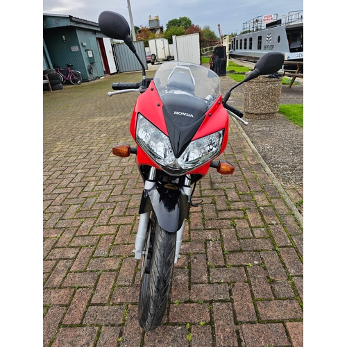 586 - 2005 Honda CBR125R, 124cc. Registration number RJ05 VSM. Frame number MLHJC34A955112075. Engine numb... 