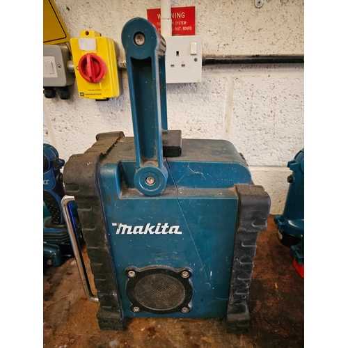 123 - A Makita radio, BMR100, working