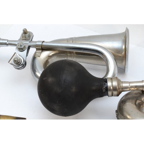 210 - Three vintage horns, 46, 31, 27cm.