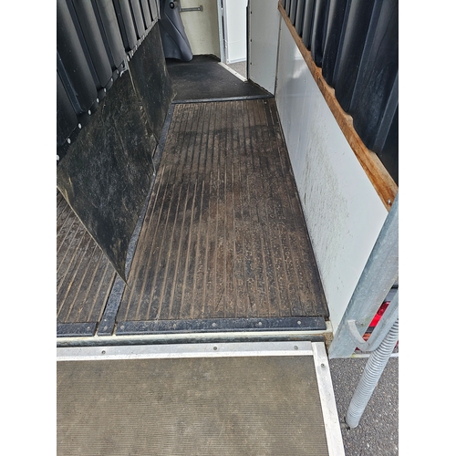 277 - A Bateson Deauville horse trailer, 2300kg weight limit, with composite floor, very little use and ba... 