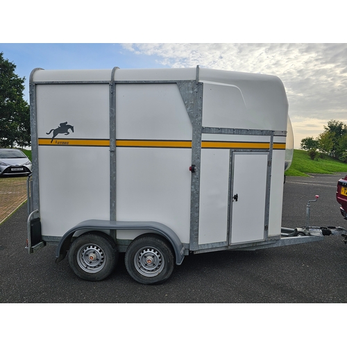 277 - A Bateson Deauville horse trailer, 2300kg weight limit, with composite floor, very little use and ba... 