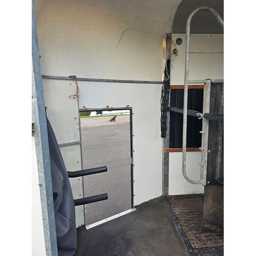 277 - A Bateson Deauville horse trailer, 2300kg weight limit, with composite floor, very little use and ba... 