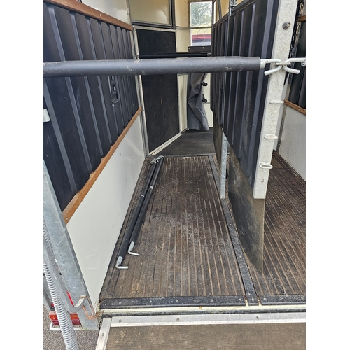 277 - A Bateson Deauville horse trailer, 2300kg weight limit, with composite floor, very little use and ba... 