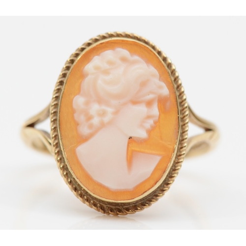 A 9ct gold shell cameo ring, I-J, 1.7gm.
