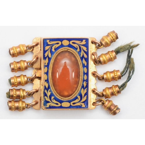 64 - A French gold and enamel clasp set with a carnelian cabochon, Rooster head control mark, 2 x 1 cm, 3... 