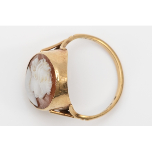 95 - A vintage 9ct gold shell cameo dress ring, London 1975, 17 x 12mm, O, 2.9gm.