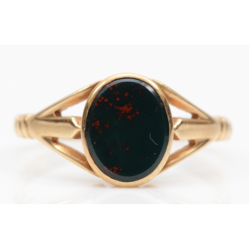 98 - A 9ct gold bloodstone signet ring, 10 x 7mm, S, 2.3gm.