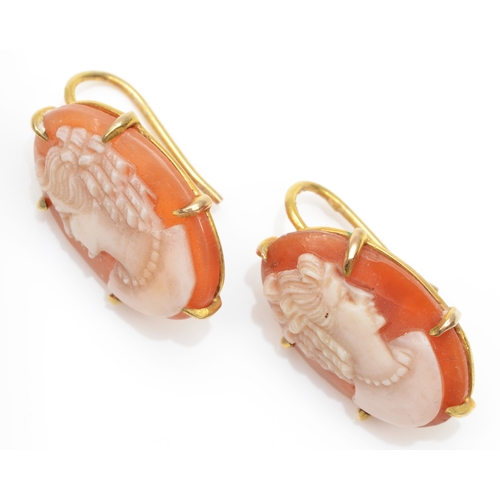 100 - A pair of 9ct gold shell cameo earrings, by W J Pellow Ltd, Chester 1956, 15 x 11mm, 2.6gm.