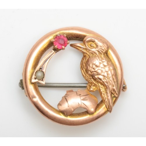 115 - A Victorian 9ct gold circular brooch, 20 mm, set with a pink paste stone, a kookaburra and Australia... 