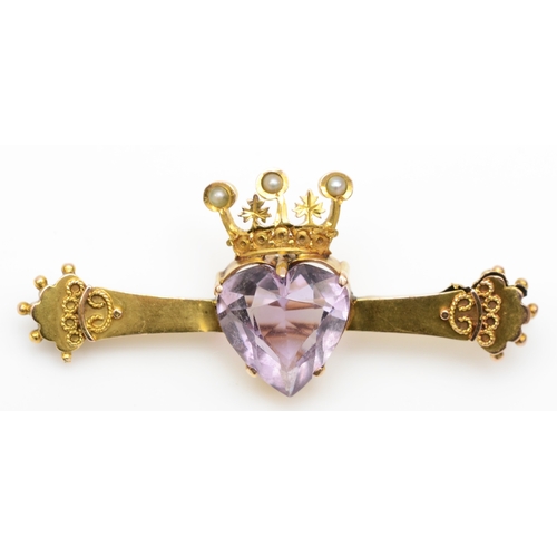 131 - A Victorian 9ct gold heart shaped amethyst bar brooch, the amethyst mounted with a seed pearl set cr... 