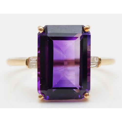 155 - A 9ct gold emerald cut amethyst cocktail ring, with baguette cut diamonds to the shoulders, R-S, 3.5... 