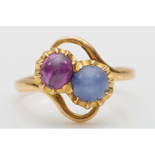 169 - An unmarked gold star ruby and star sapphire dress ring, J, 2.7gm.