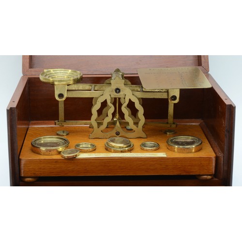 226 - A set early 20th century mahogany cased oak and brass set of postal scales, complete with brass weig... 