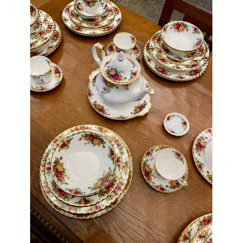 285 - An extensive Royal Albert Old Country Roses extensive dinner service comprising of sixteen  dinner p... 