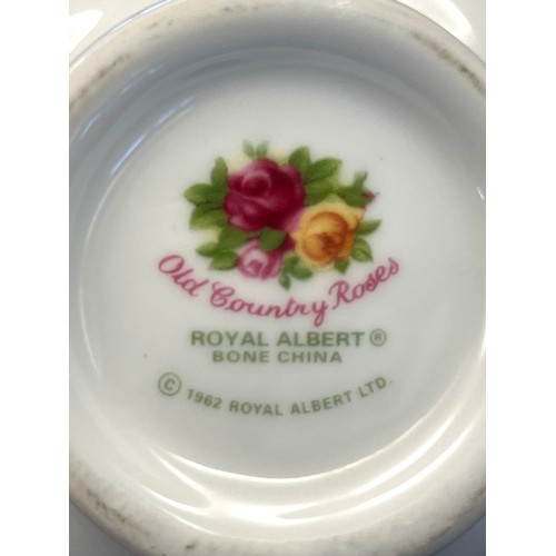 285 - An extensive Royal Albert Old Country Roses extensive dinner service comprising of sixteen  dinner p... 