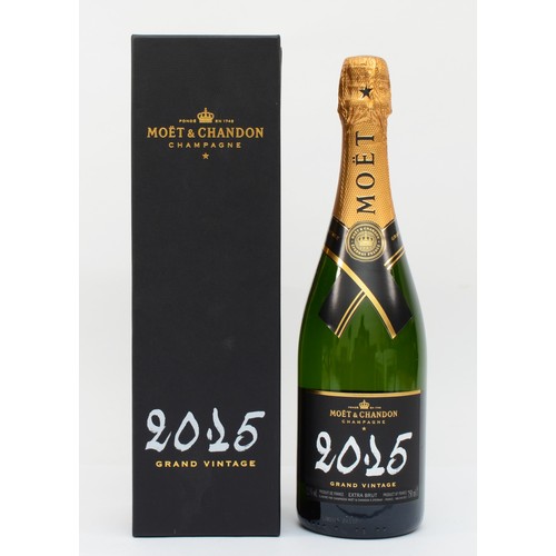 317 - Moet & Chandon, a bottle of vintage champagne, 2015, case