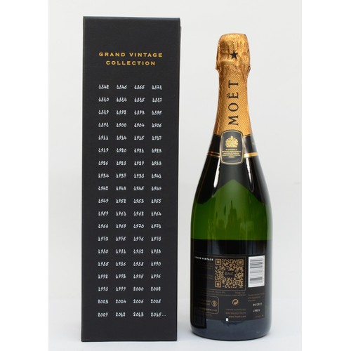 317 - Moet & Chandon, a bottle of vintage champagne, 2015, case