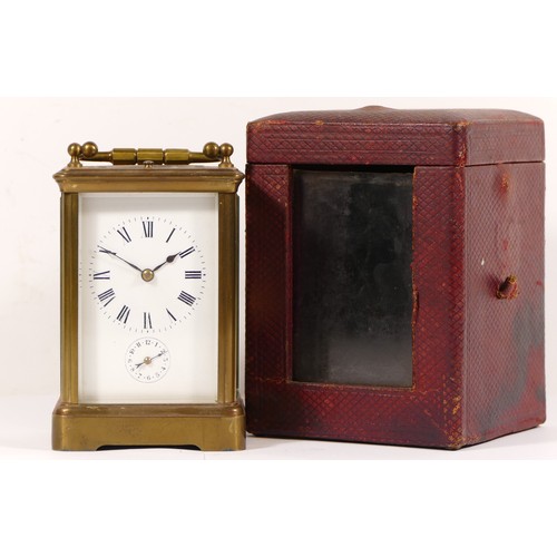 335 - An early 20th century brass corniche cased and four glass carriage clock, with swing handle, the whi... 