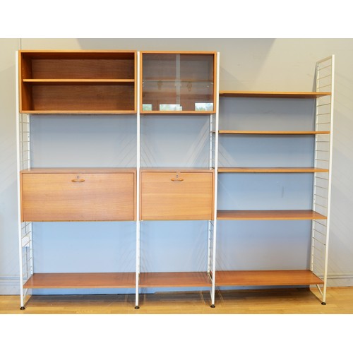 432 - Staples Ladderax, a mid 20th century c1973 three white painted metal and teak three bay modular room... 