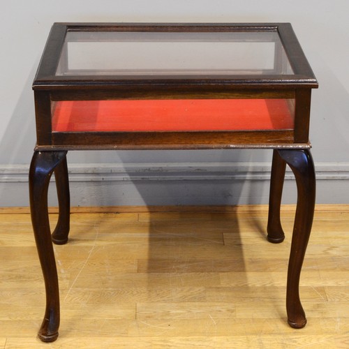 443 - An early 20th century mahogany framed bijouterie table raised on cabriole supports terminating in pa... 