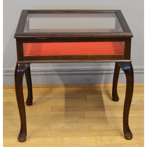 443 - An early 20th century mahogany framed bijouterie table raised on cabriole supports terminating in pa... 