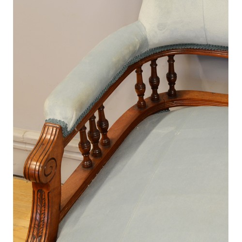 447 - A late 19th/early 20th century carved beech framed bow back three piece bedroom/parlour suite, compr... 